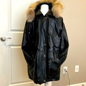 Vintage men’s SZ sm black leather coat w/fur trim hood.  Hits below the hips.